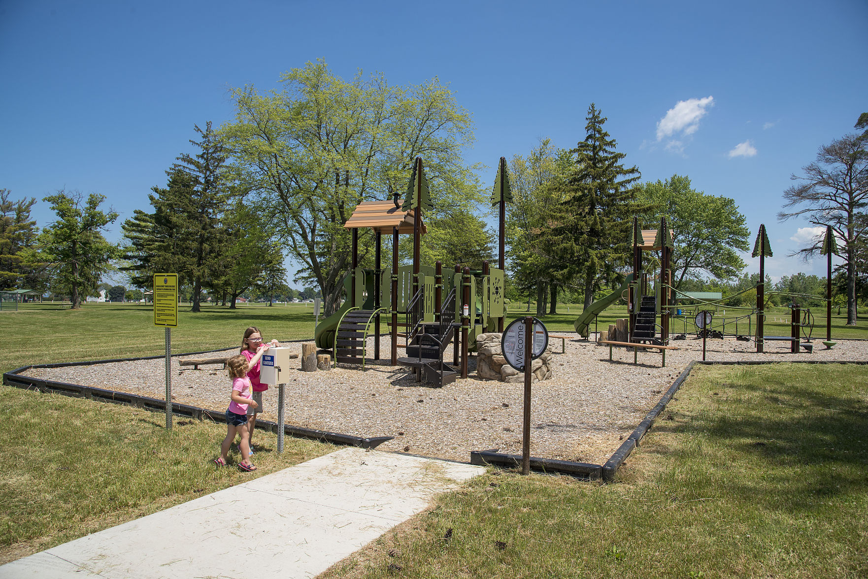 2006019 County Playgrounds 1.jpg